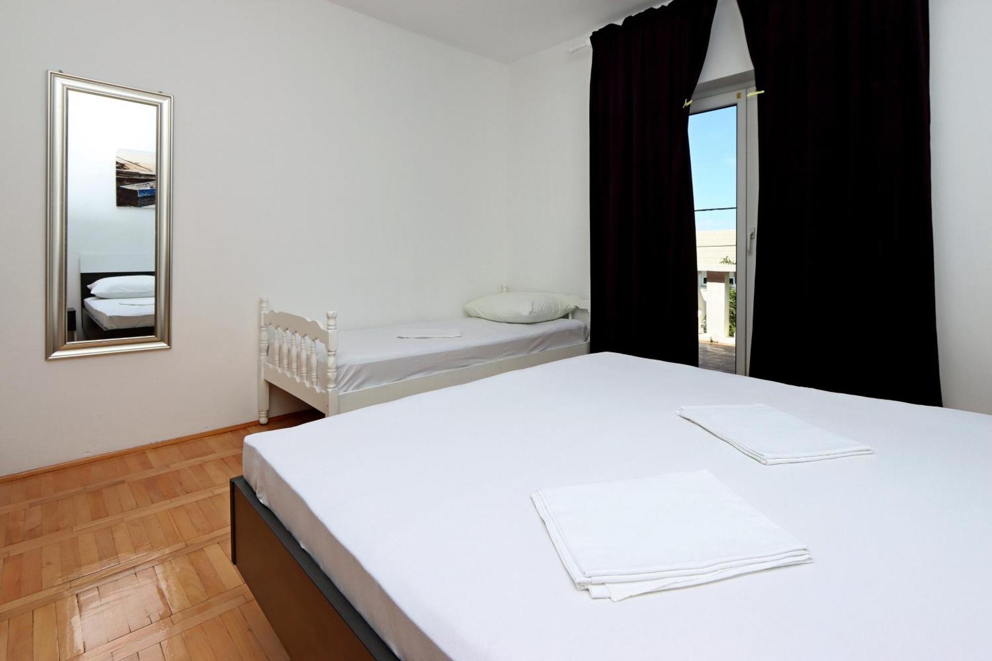 Apartments With A Parking Space Senj - 5571 Phòng bức ảnh